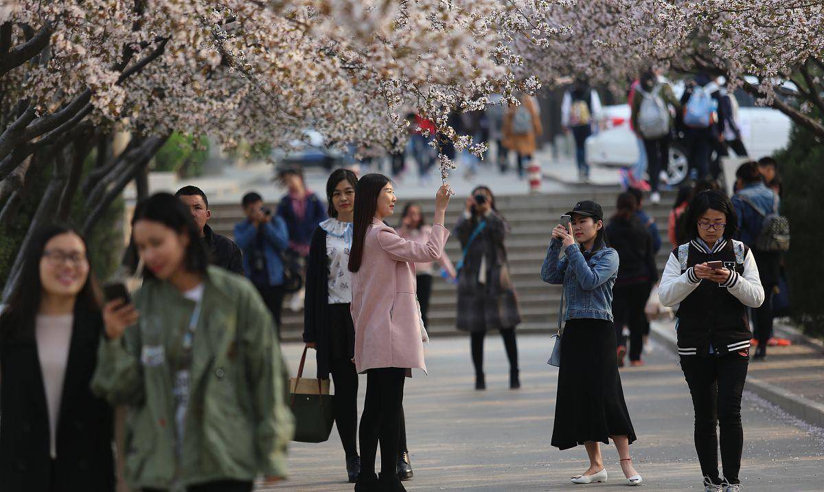 老教授直言:大学毕业十年,还在卖弄这三样东西,往往没什么出息于咏琳 海天盛筵 老教授直言:大学毕业十年,还在卖弄这三样东西,往往没什么出息于咏琳 海天盛筵