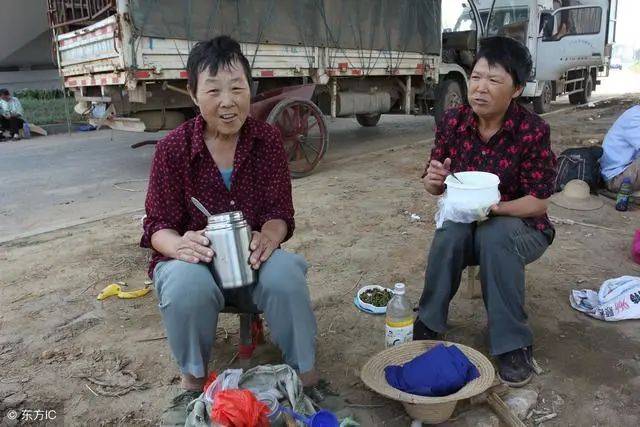 农民工夫妻的生活进来了解一下生活不易