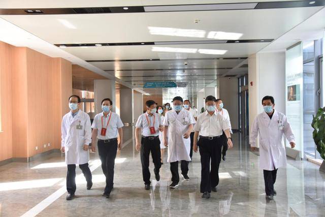 市政协调研组一行对太原市中心医院汾东院区进行调研指导