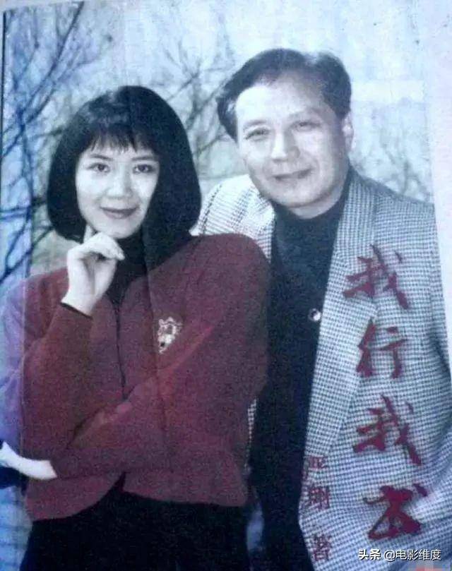 55岁严晓频,出身演员世家,嫁初恋恩爱30年很幸福,如今