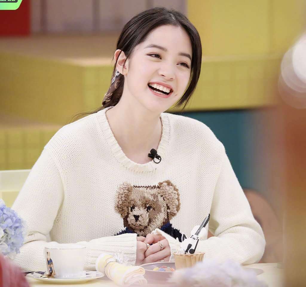 何老师替欧阳娜娜背锅，遭网友吐槽，娜比态度