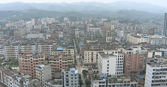 我住在一个人口大约30万的城市_怀孕一个月b超图片