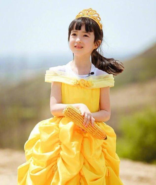 夏克立女儿夏天近照认不出?颜值越长越像妈妈,连混血范都没了_刘烨