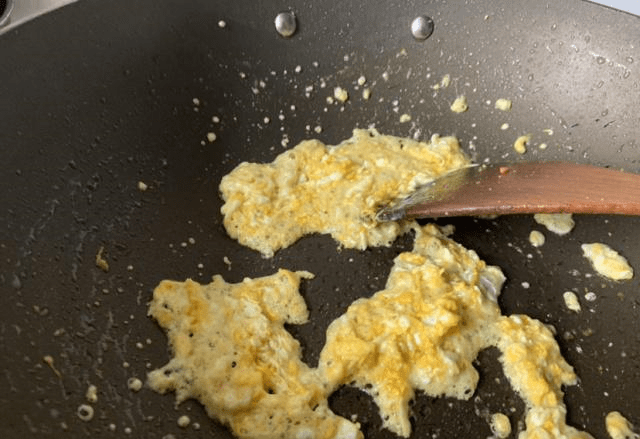 菠萝炒饭最正宗做法视频 c0404b64cc624de7b96201b6bd433592.png