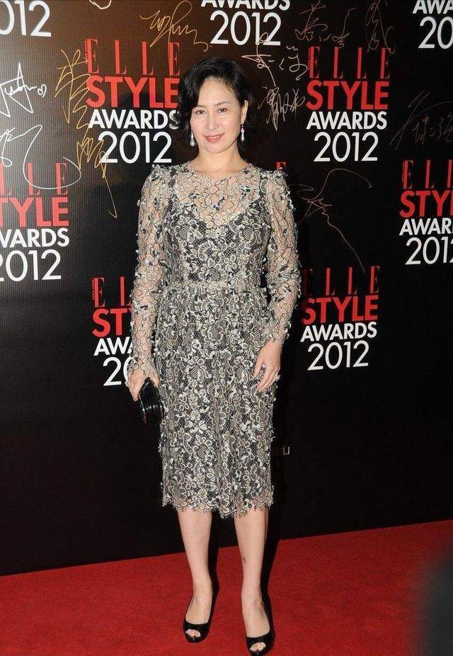 胖女生穿衣搭配贵气 cd04ea5b8e144c75860978ad1615b4c4.jpeg
