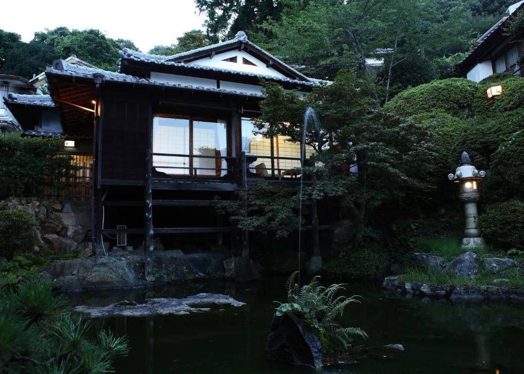 远离喧闹的都市,入住400年的日本和风庭院 微爱订制旅行