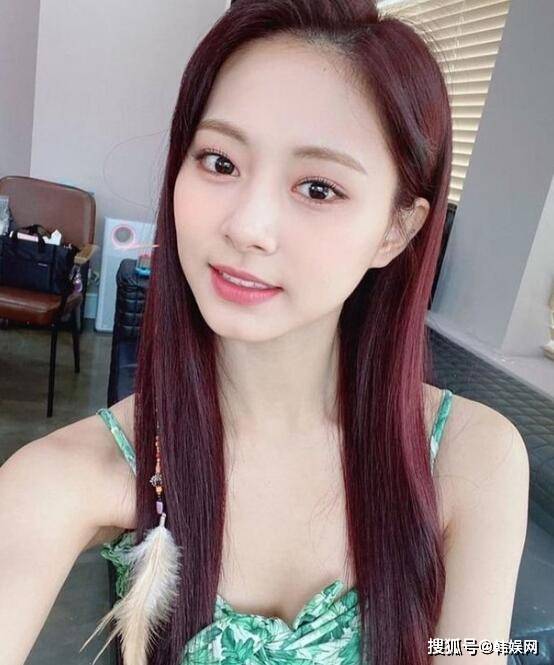 原创twice周子瑜ins晒自拍大秀人偶美貌却遭指责韩语不流利