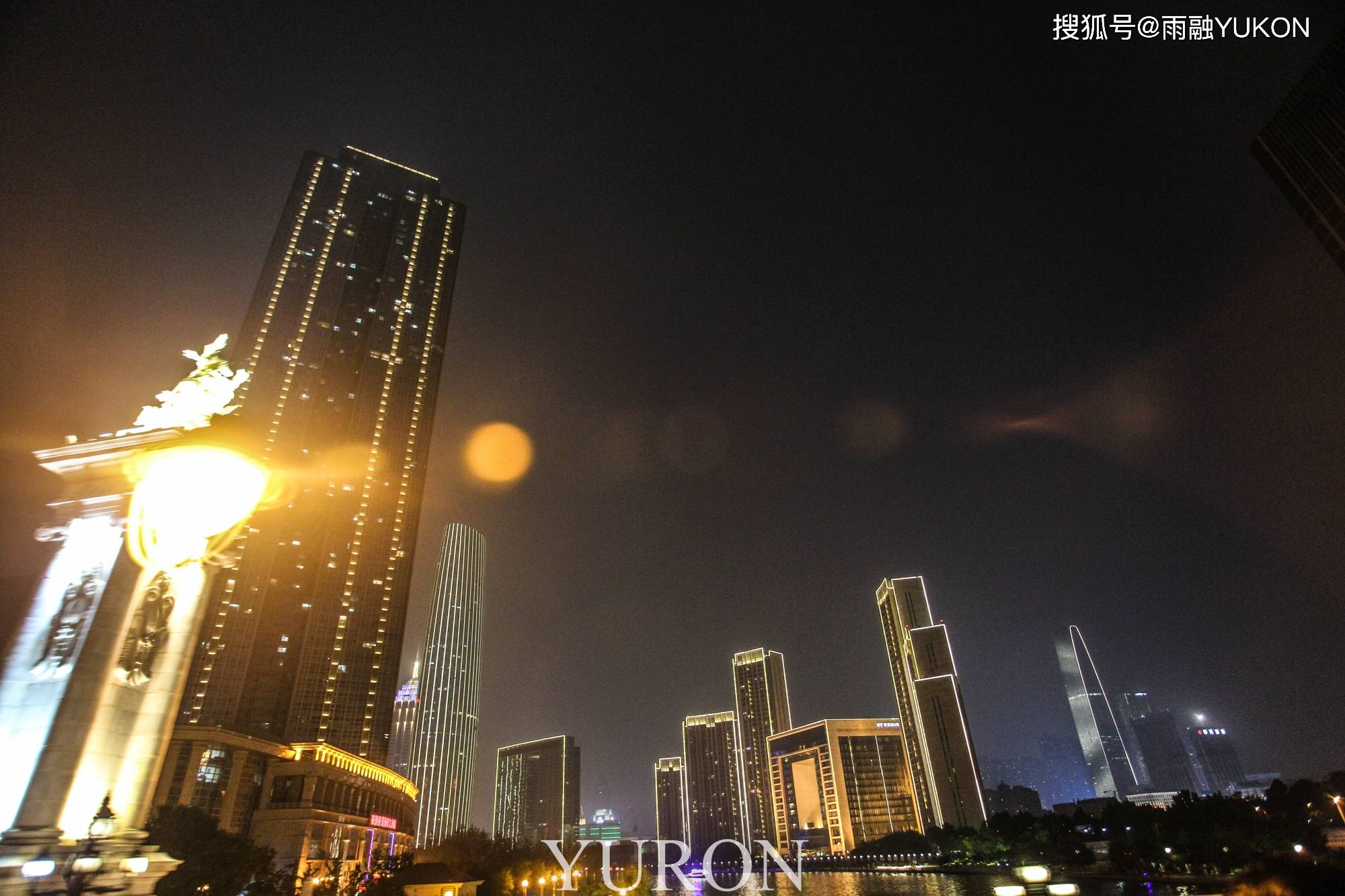 gdp暴跌的城市_夜晚城市图片(3)