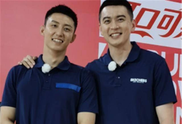 杨鸣晒与黄景瑜合照,网友惊讶地说道杨总冻龄,帅气不输