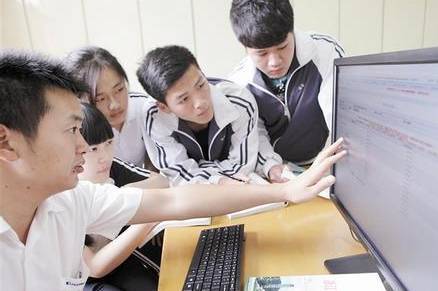 陕西臭名昭著的16所大学，每年都坑害学生，今年高考生要注意吴速玲整容