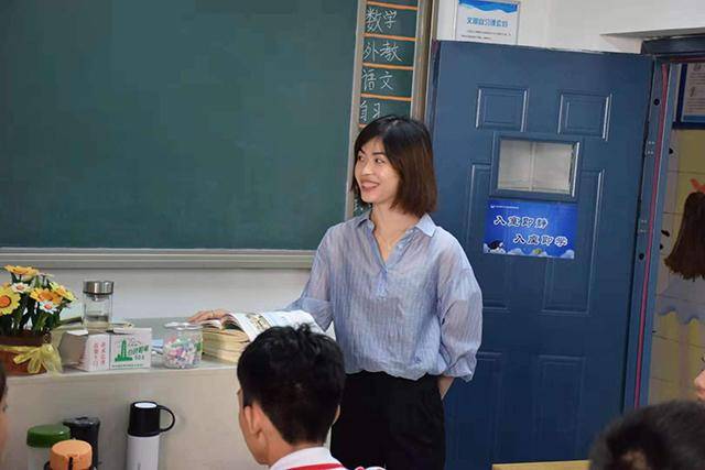 老师生小孩，家长群里有人提议送2000元小推车？！赵薇晒自家葡萄园