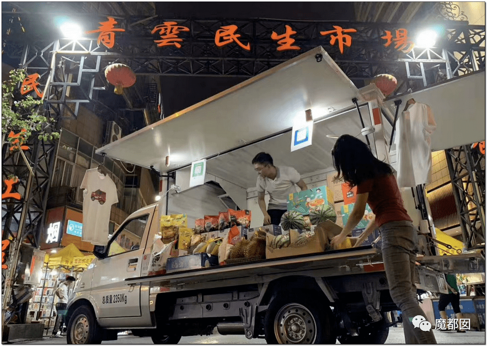 人口摆地摊_摆地摊图片(2)