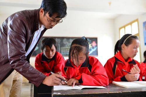 中师毕业31年,他在乡村小学校当校长伦敦奥运会辣妹组合 中师毕业31年,他在乡村小学校当校长伦敦奥运会辣妹组合