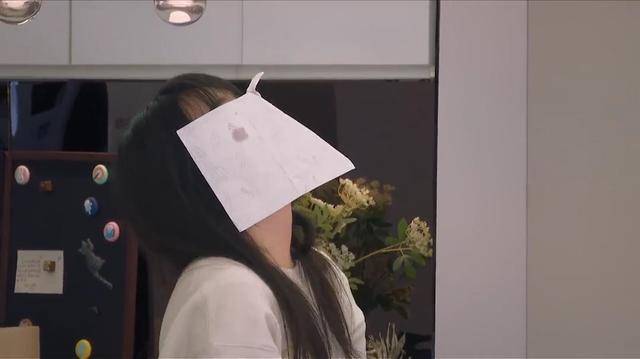 谁会把郑爽拉黑？被拉黑后的她伤心地哭了，而