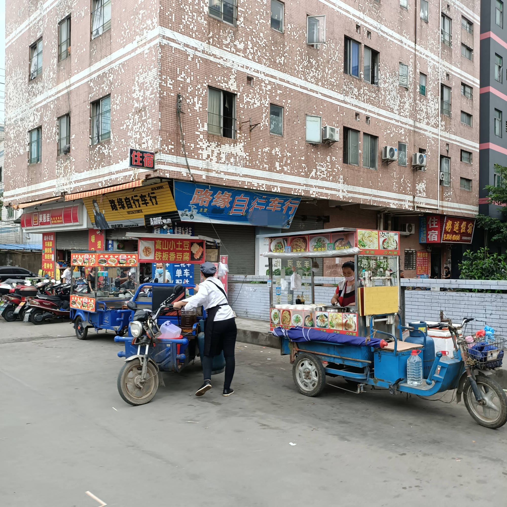 深圳多少外来人口住在城中村_深圳城中村农民房外观(2)