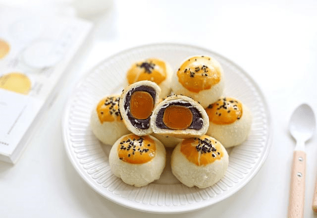 如何做蛋黄酥好吃又简单 12046a30c48543b49c1138e8df2f3d3d.png