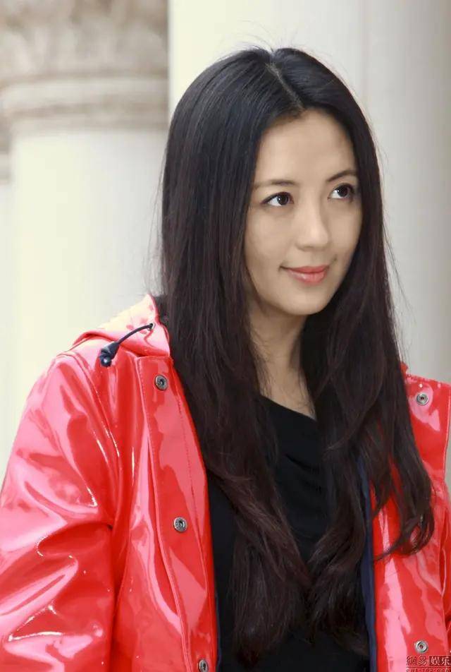 她拍戏意外怀孕，如今10年过去了，孩子的父亲依旧是个谜