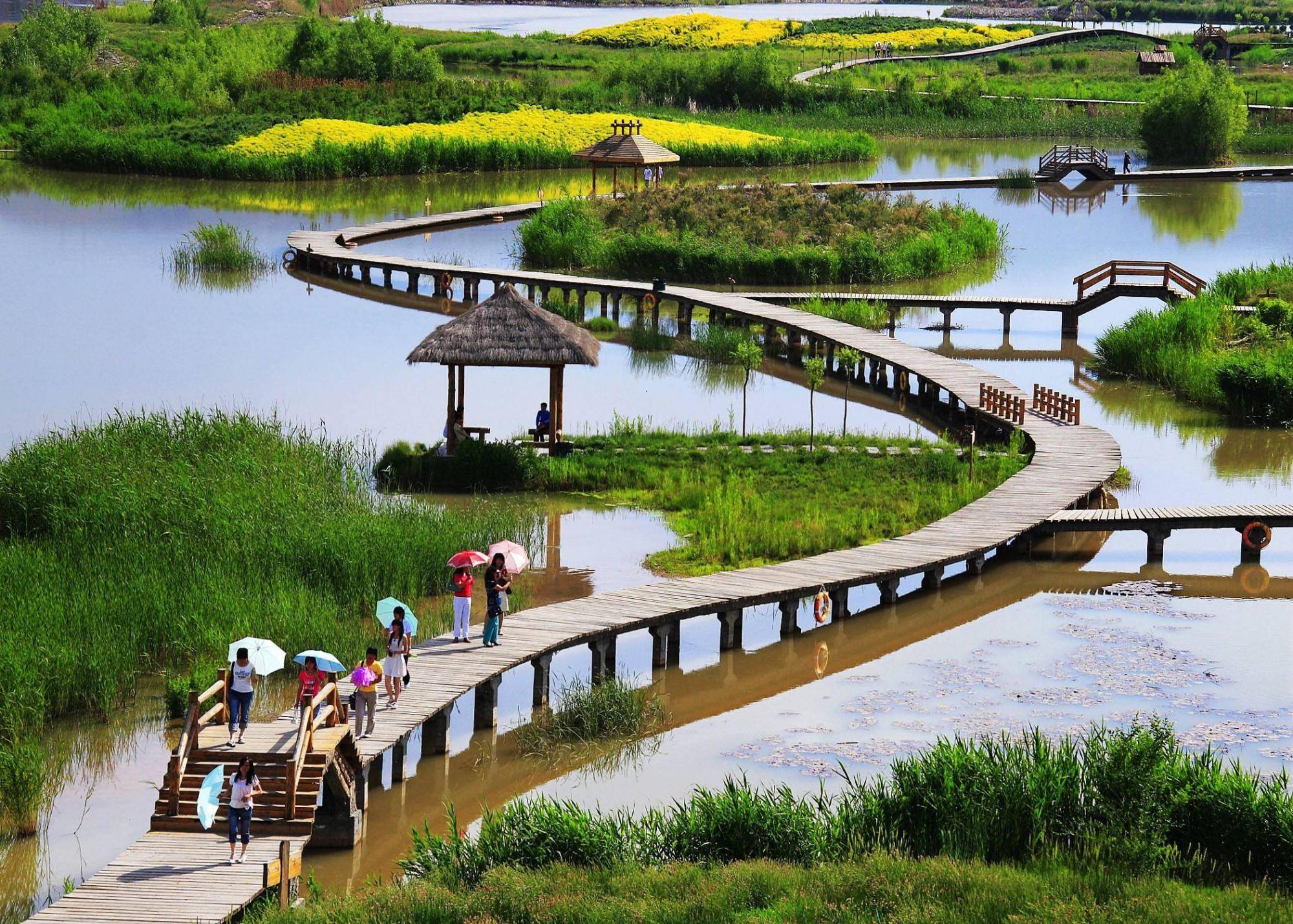 兰州的著名景点有黄河风情线,中山桥,五泉山公园,白塔山,兴隆山,甘肃