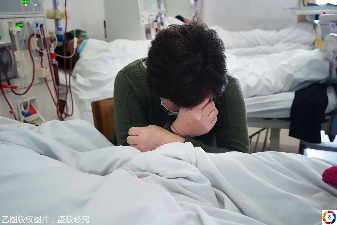 失独母亲为抚平丧子之痛,40岁再生儿子,未料13年后结果让她崩溃