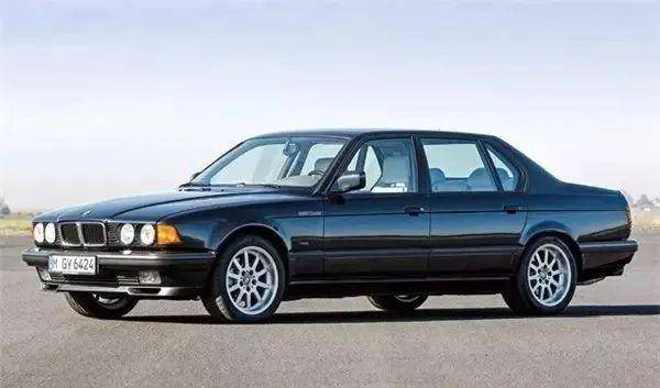 世界知名车评人 186bd851e5ab437bab8933a450c6794d.jpeg