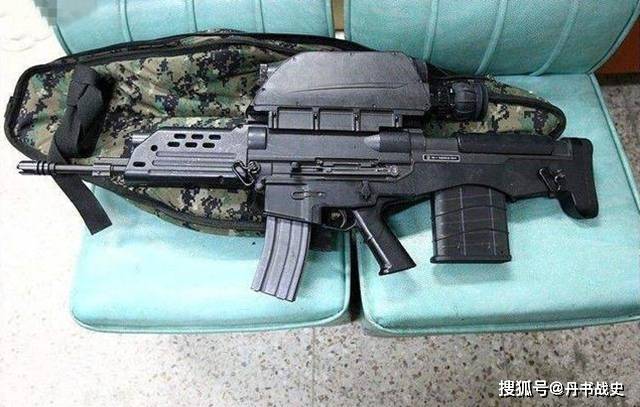 原创人类历史上第一款服役的多功能步枪,电池会自爆的韩国k11步枪