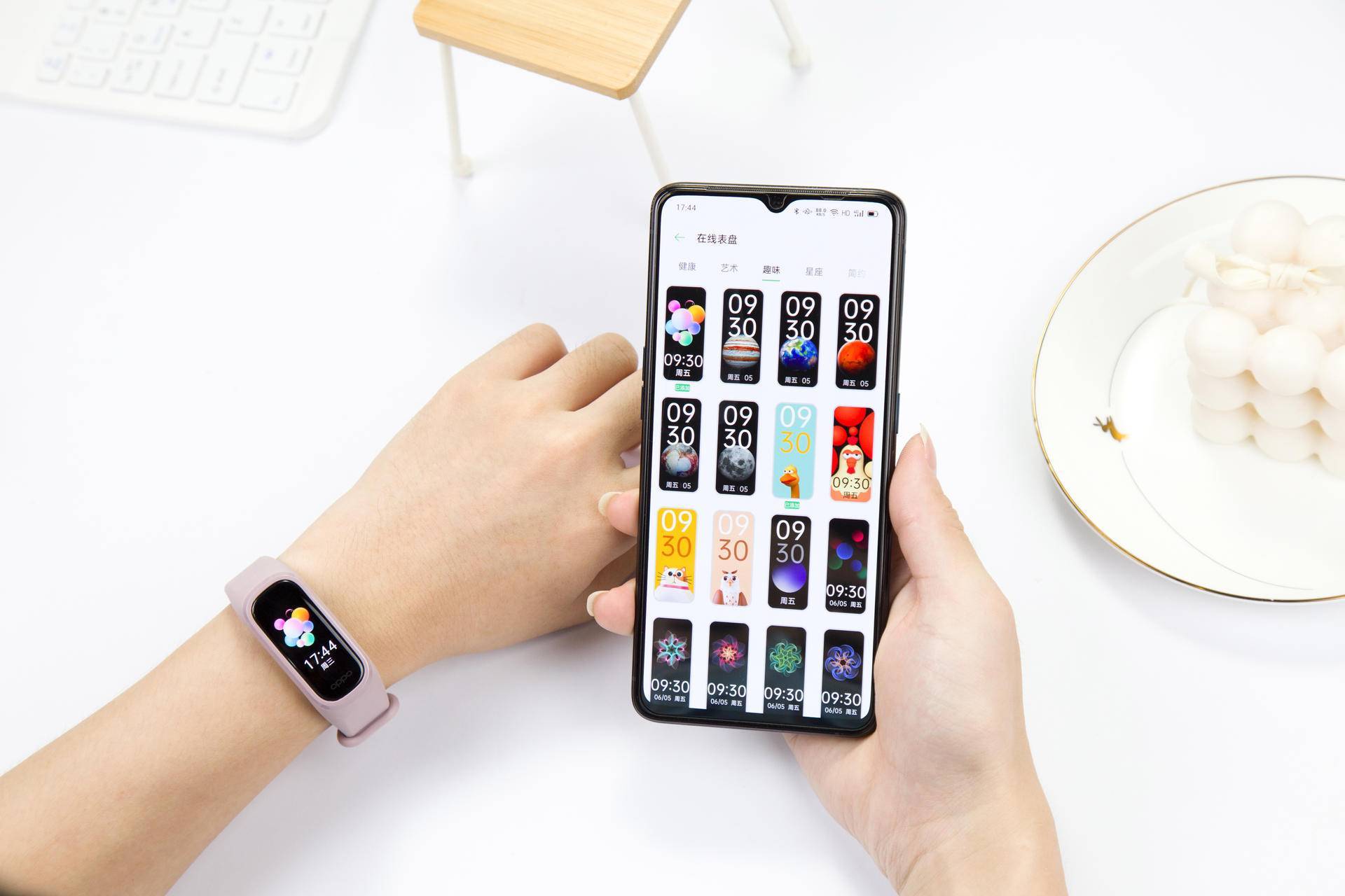 oppo 手环薄雾紫图赏:高颜值背后,这些体验更为令人心动