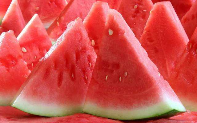 水果|心聚心：夏季给宝宝吃水果这些问题需要注意