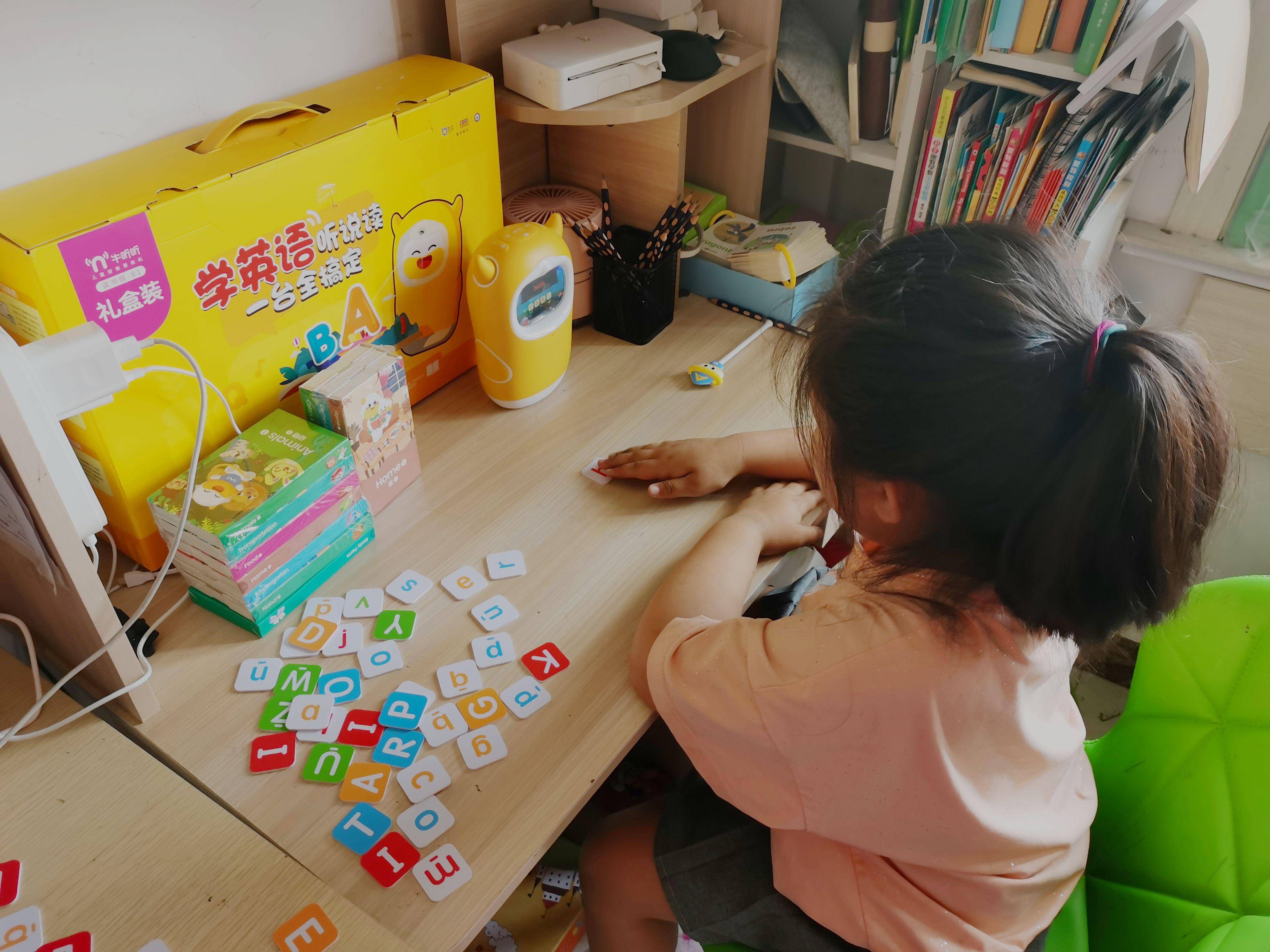 不再枯燥,牛听听早教机读书牛3.0让孩子在玩乐中成长