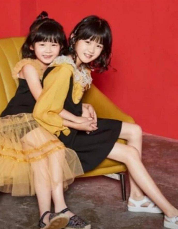 原创有种“众生平等”叫陆毅闺女，上帝吻了大女儿的腿，亲了小女儿脸