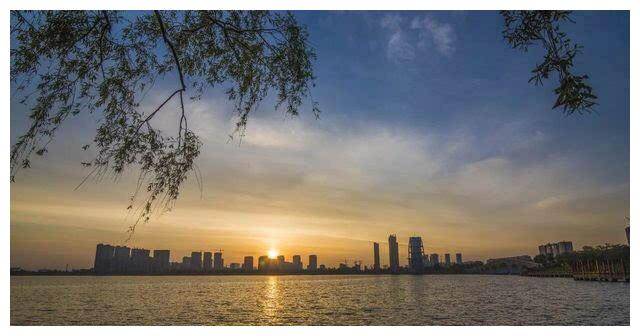 徐州和乌鲁木齐经济总量_徐州到乌鲁木齐(2)