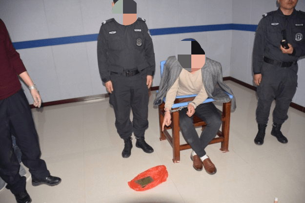 市,郝某文及妻子王某驾车从五寨县前往朔州市与李某伟进行毒品交易后