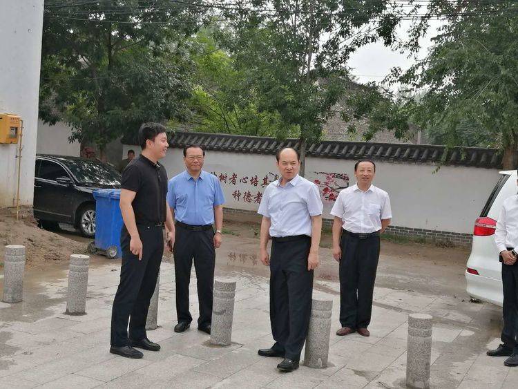 菏泽市纪委常务副书记,市监委副主任孔令海一行到渔沃街道慰问驻村第