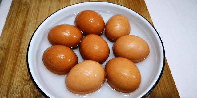 每天吃多少鸡蛋够蛋白质 108ab9612ce142a78276cbcb5e414a45.png