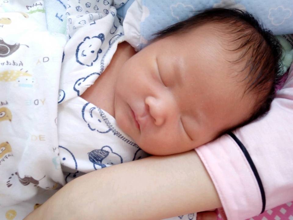 温泉|是真的热吗？医生：这几点原因家长别忽视了孩子出汗像“温泉”