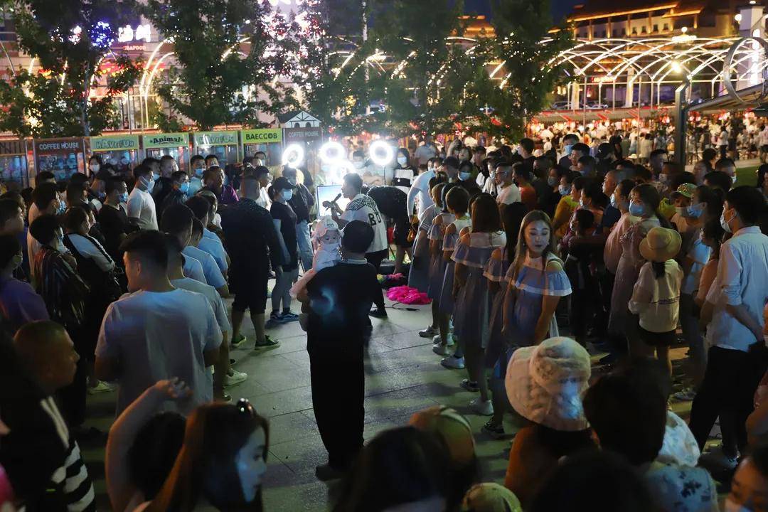 梅河口市民全新的"夜生活体验"就在山水夜市