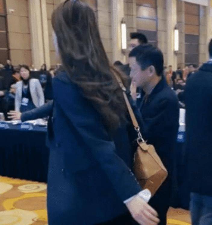 马云1米9美女保镖长啥样?和马云同行英姿飒爽,气场不弱丝毫