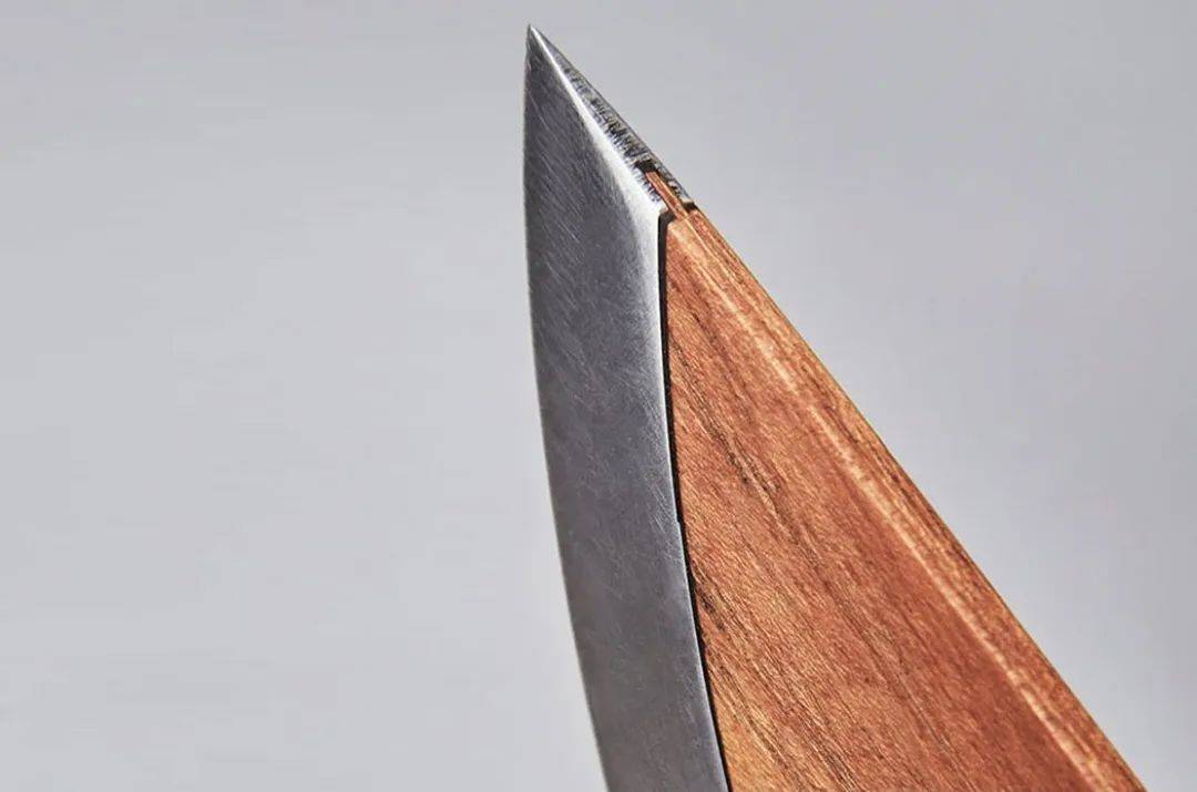 meet skid,这个木制厨师刀由97%的木材和3%的高合金碳素钢合成,使