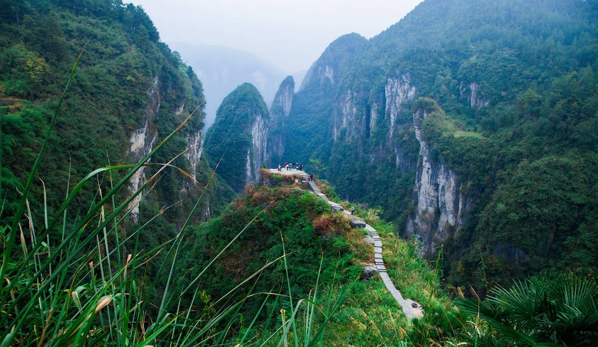 原创湖南最神秘的苗寨，建于绝壁悬崖之间，风光秀美被誉“小张家界”