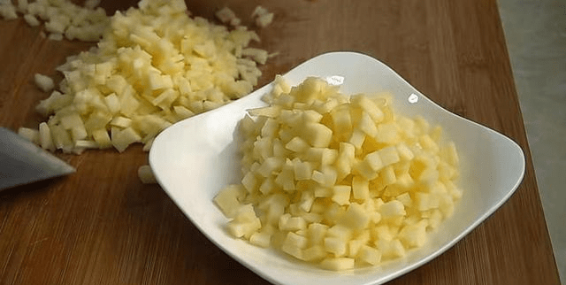 苹果怎么做好吃的小零食 e13baf5a806d4fac892f80a533281150.png