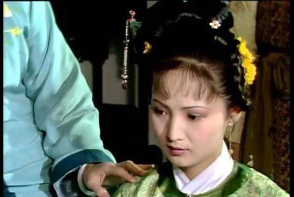 王熙凤为何要把平儿送给贾琏?转过镜子反面,背后的真相不忍直视