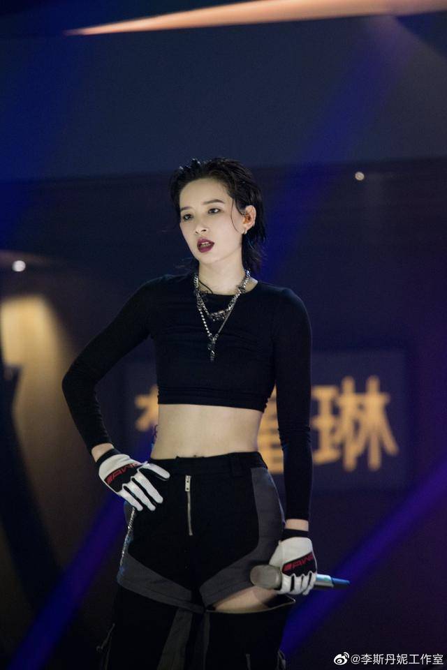 "狙心杀手"李斯丹妮,完美演绎黑色性感,娱乐圈少见的中性女星