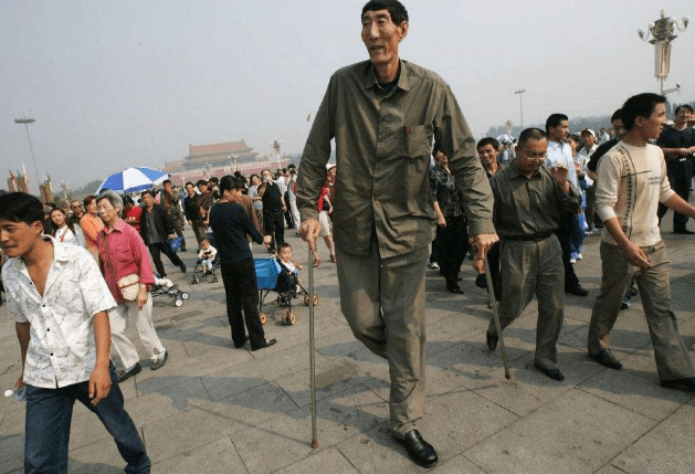 鲍喜顺|中国第一巨人不听医生劝告，坚持生娃，如今孩子怎么样了12年前