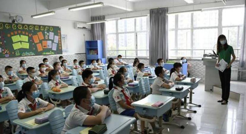 北京中小学各年级今日起停止到校上课，学生：高考时再相见！