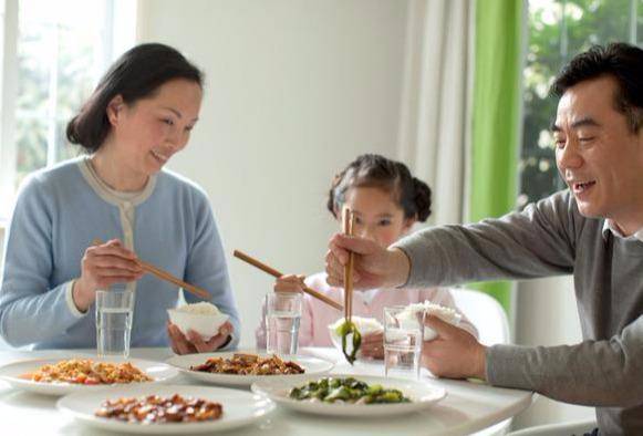 家庭|父母还以为有营养有样食物易致孩子性早熟?现代家庭可能天天做