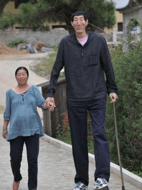 鲍喜顺|中国第一巨人不听医生劝告，坚持生娃，如今孩子怎么样了12年前