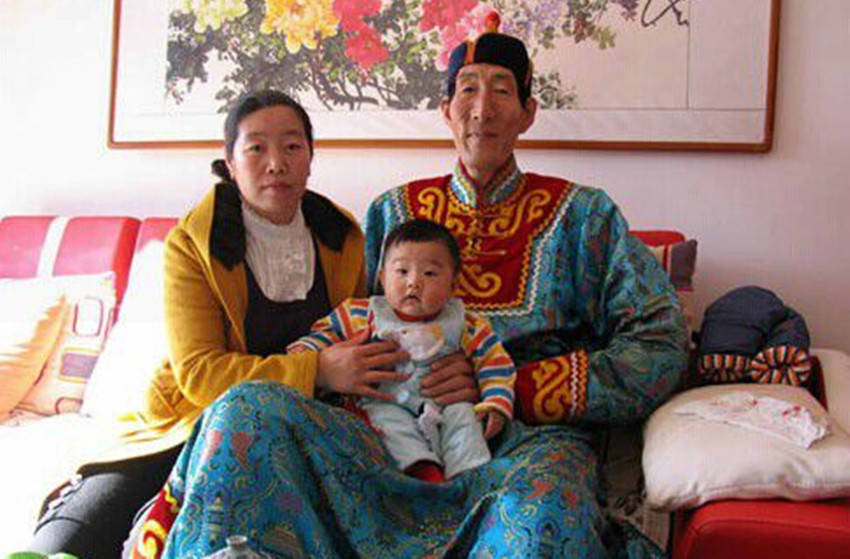 孩子|如今娃长这样还记得中国第一巨人吗？婚后不顾医生反对生下儿子