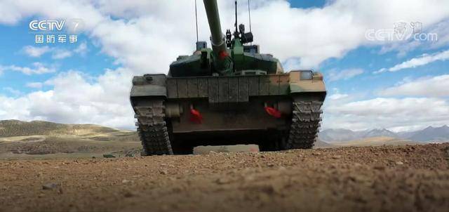 关键时刻，中国15式轻坦高原再亮相，威慑意义不