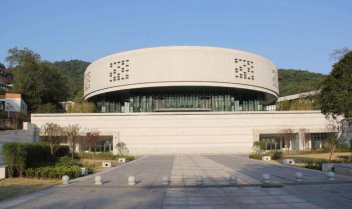 湖南唯一的一所女子学院，是一所本科大学，清一色的只招女大学生