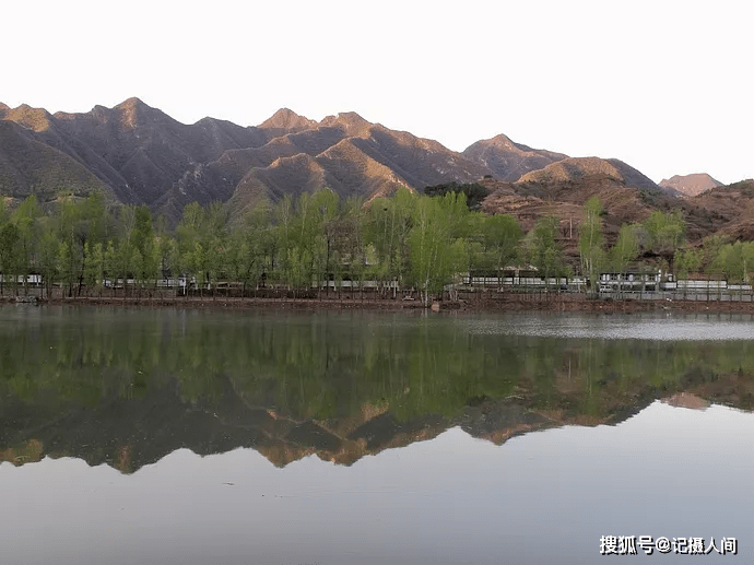 北京有个风景秀美的小村庄,流水潺潺,绿意盎然,恍若江南水乡_下湾村