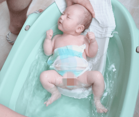 步骤|洗澡准备、步骤、注意事项，家长收藏夏天给宝宝洗澡“讲究多”